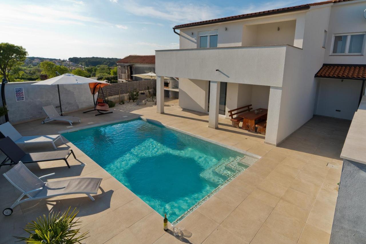 Villa Luka With Private Pool Near Pula Exterior photo